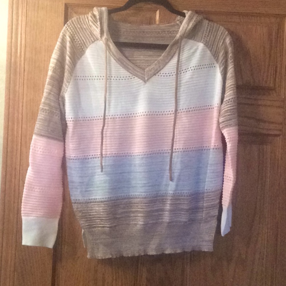 Lightweight hooded sweater
